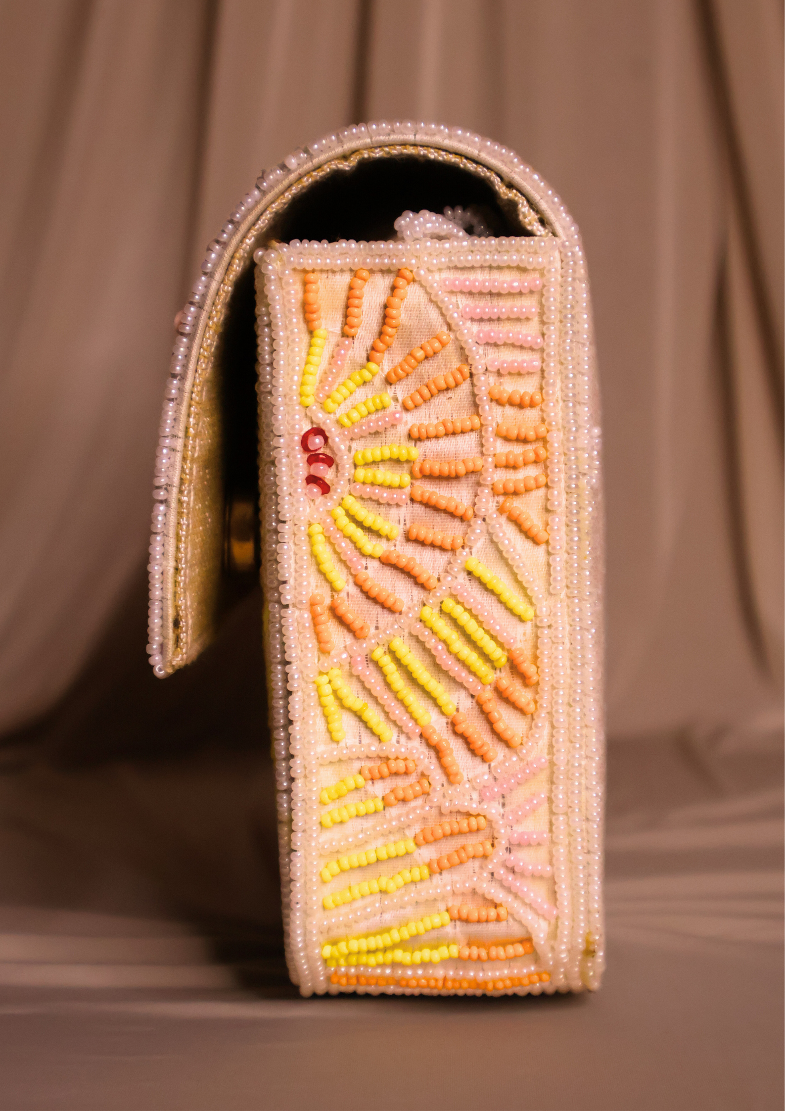 Beadkari Clutch